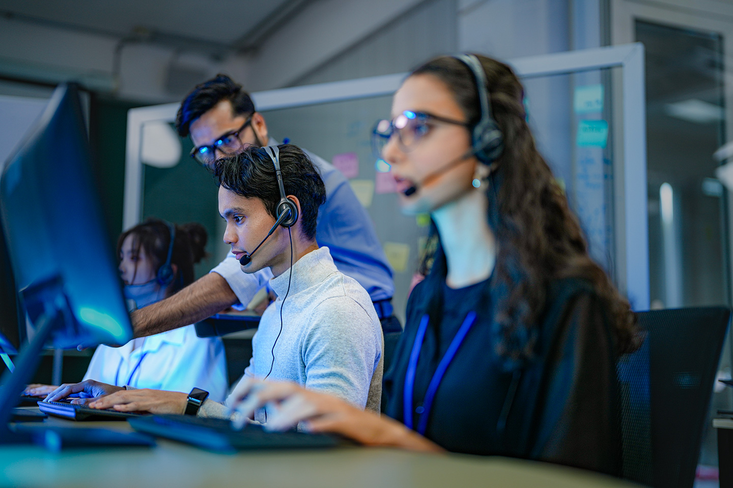 Customer service reps working efficiently thanks to AI’s impact in call centers